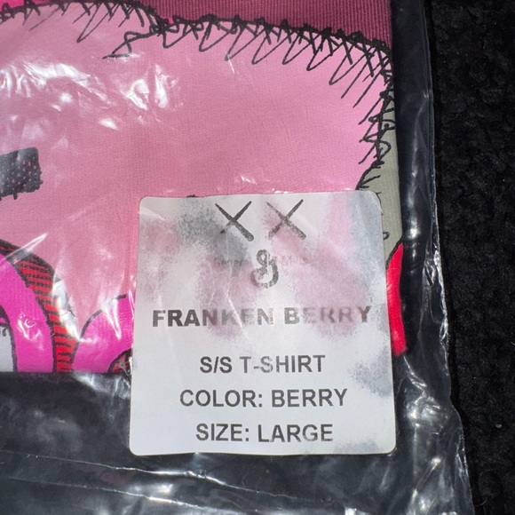 New KAWS x Monsters Franken Berry short sleeve tee. Size large - Picture 4 of 4